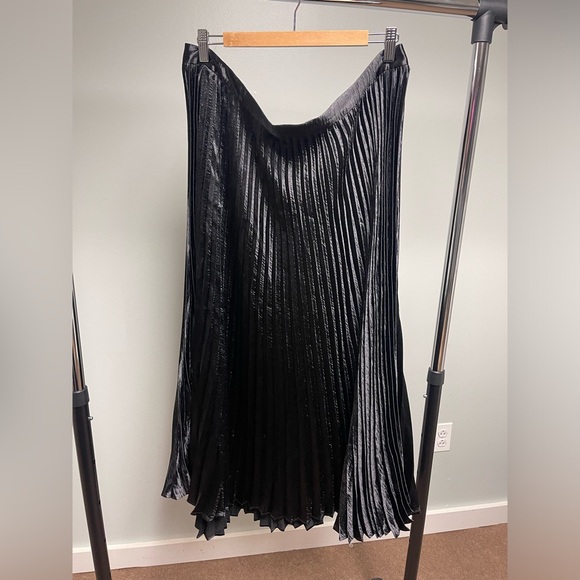 **NEW** Express High Waisted Pleated Satin Midi Skirt - Size XL - Picture 3 of 3